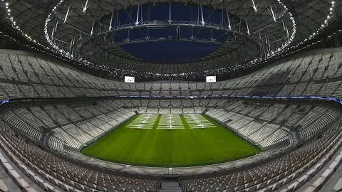 “纽卡斯尔雄鹰与麦克阿瑟战队激战正酣！巅峰对决，喷气机能否再创三冠传奇？”